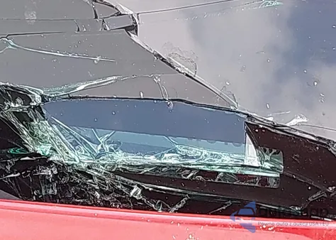 2015 Jeep Cherokee Latitude z USA, uszkodzony, nr VIN 1C4PJMCS1FW546263